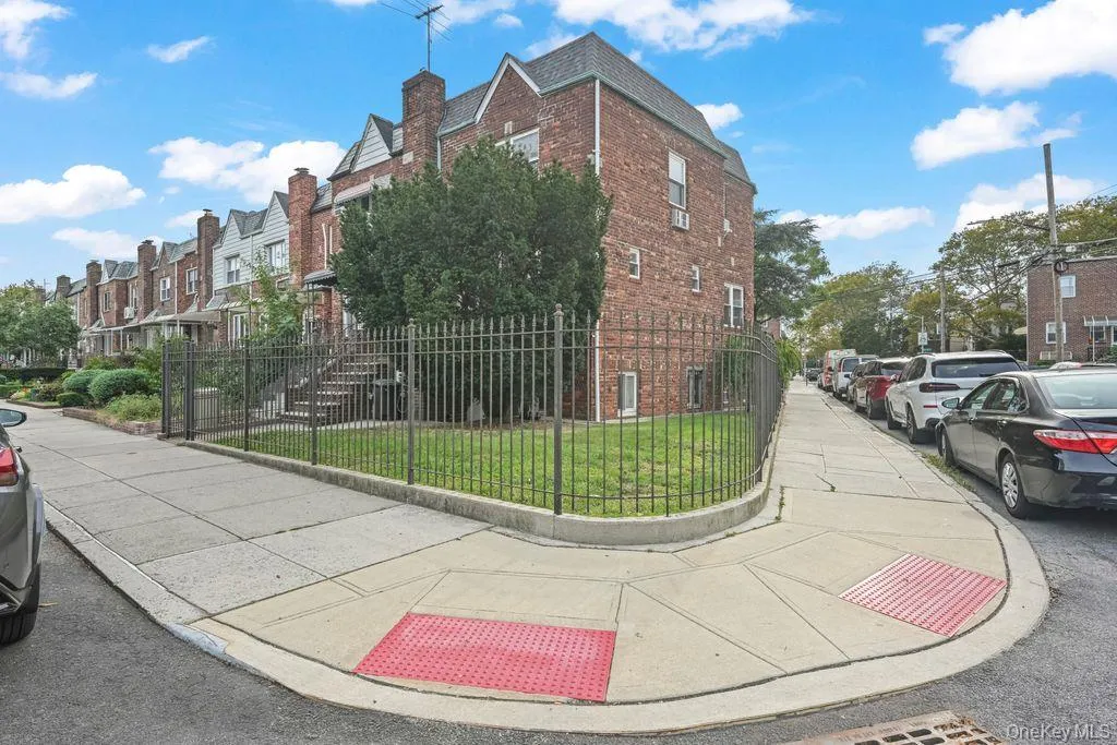 2136 28th Street, New York, NY, 3 Bedrooms Bedrooms, 6 Rooms Rooms,2 BathroomsBathrooms,Residential,For Rent,28th,0,1057355 2136 28th Street, New York, NY, 3 Bedrooms Bedrooms, 6 Rooms Rooms,2 BathroomsBathrooms,Residential,For Rent,28th,0,1057355