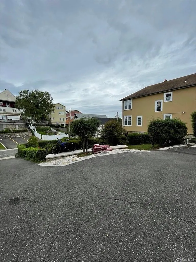 135 Wallace Street, Eastchester, NY, 1 Bedroom Bedrooms, 3 Rooms Rooms,1 BathroomBathrooms,Residential Lease,For Rent,Wallace,0,1057357 135 Wallace Street, Eastchester, NY, 1 Bedroom Bedrooms, 3 Rooms Rooms,1 BathroomBathrooms,Residential Lease,For Rent,Wallace,0,1057357