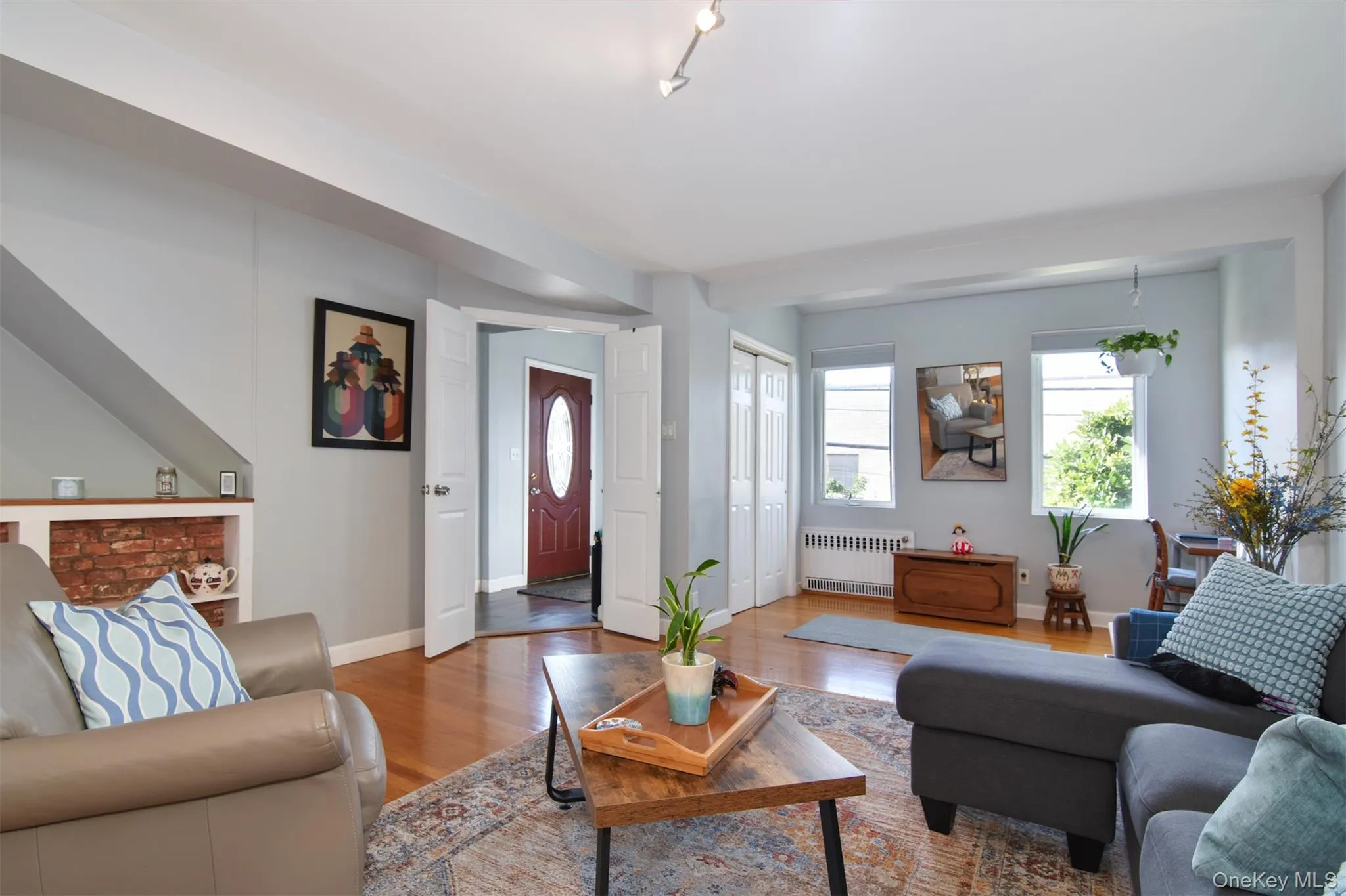 Featuring the vestibule and pretty front door. Featuring the vestibule and pretty front door.