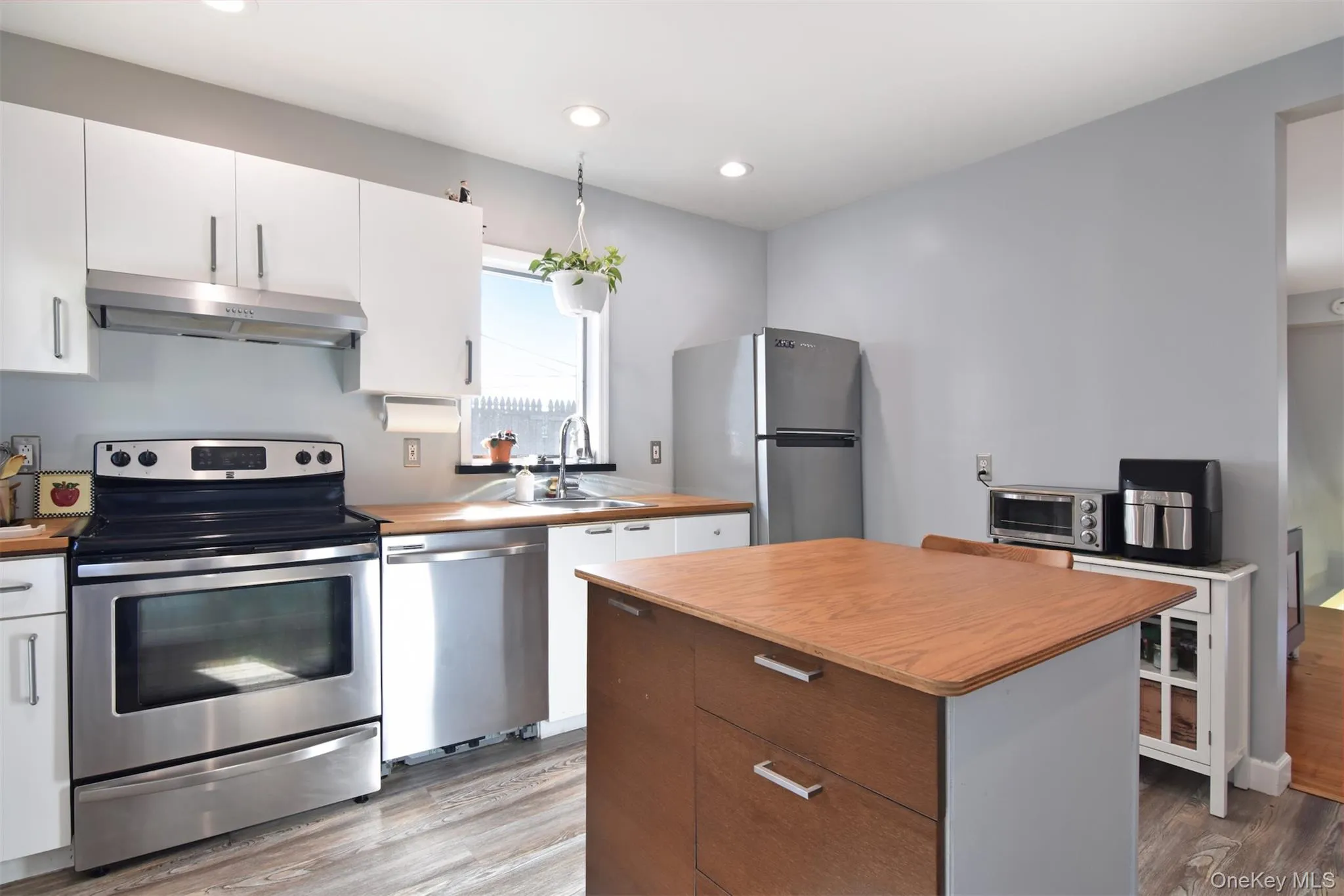 This Kitchen is so light and bright! This Kitchen is so light and bright!