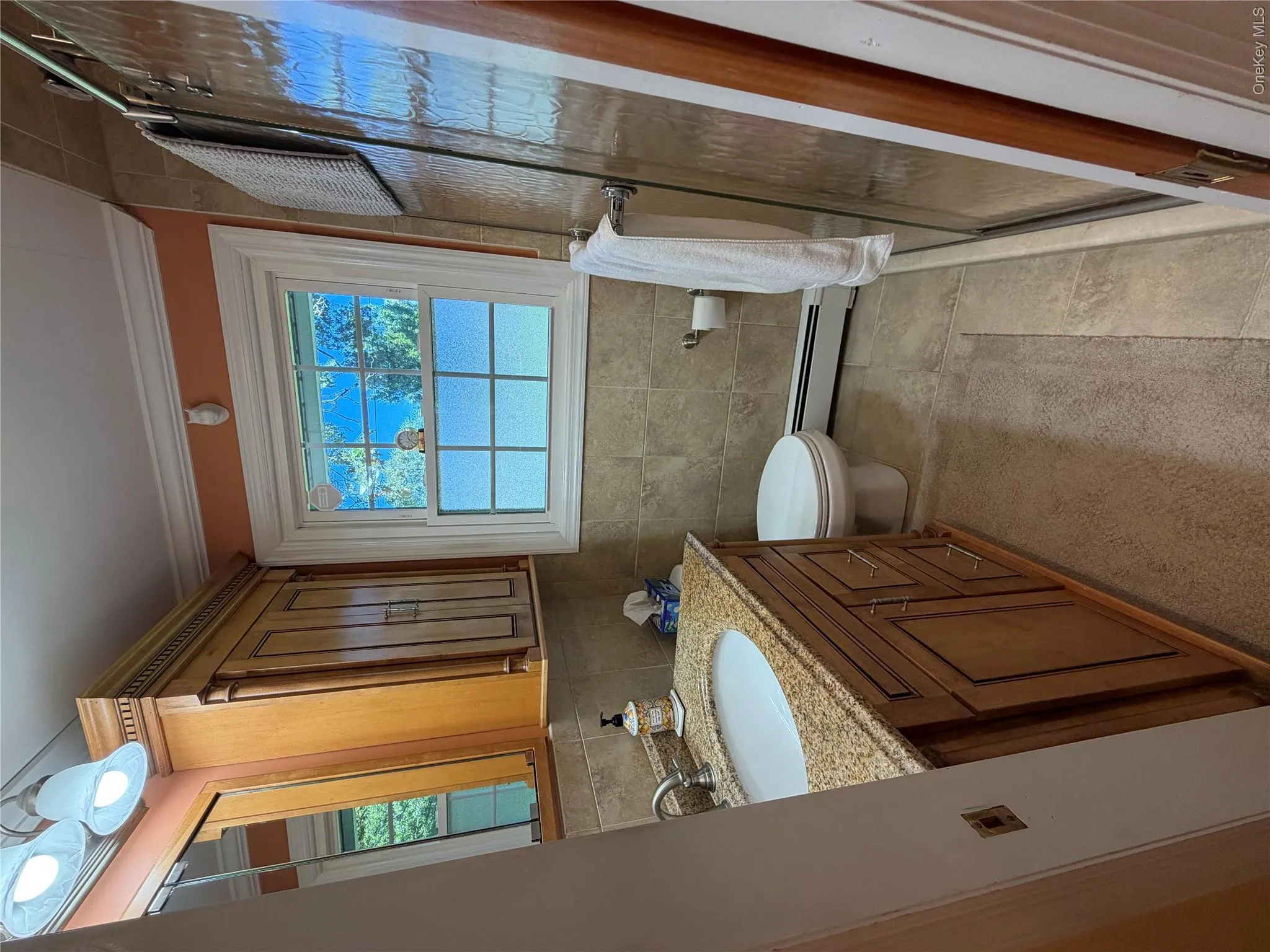 Full bath on main level, with tub, enclosed with glass doors Full bath on main level, with tub, enclosed with glass doors