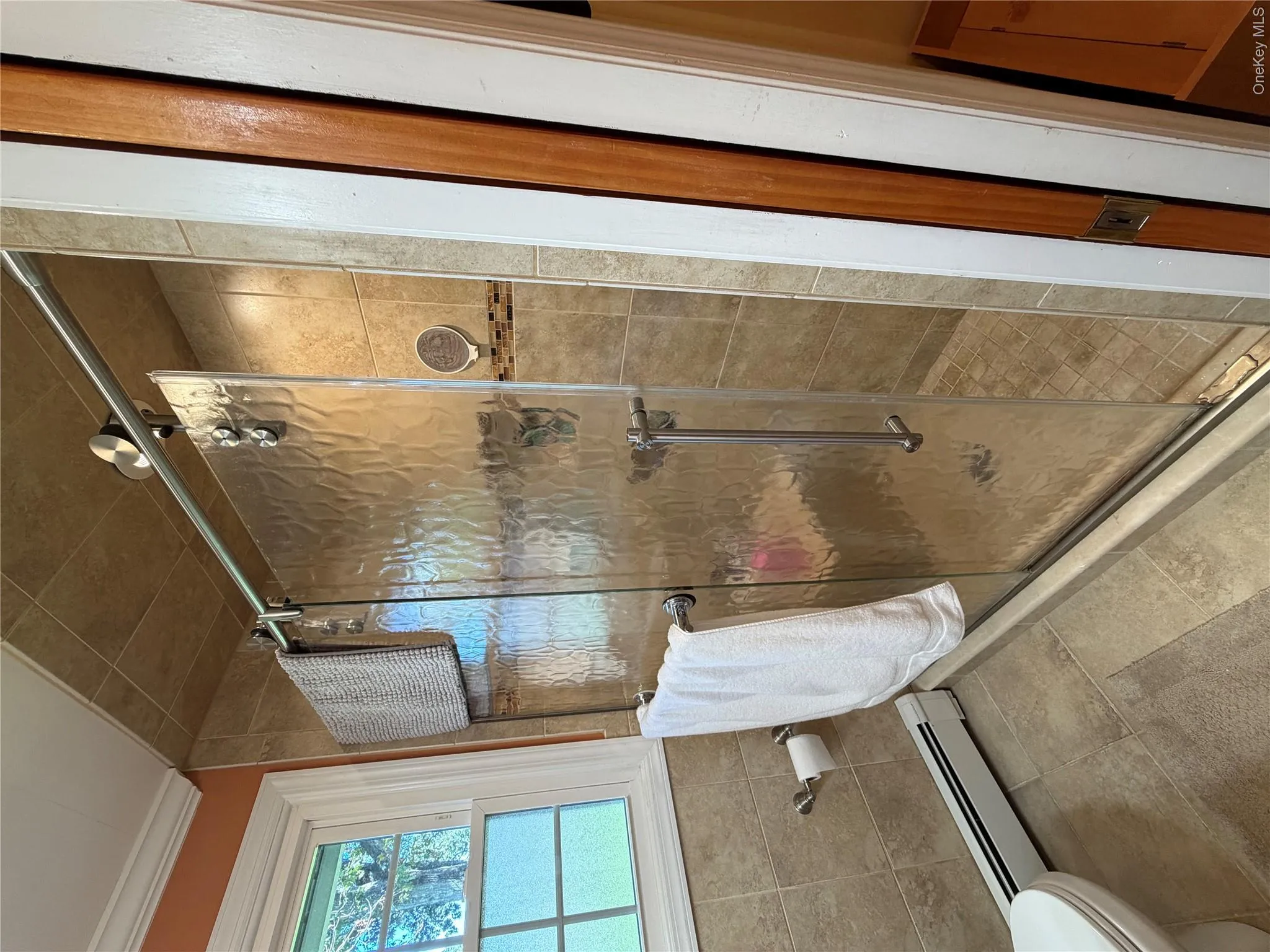Main level full bath, tub, shower enclosure Main level full bath, tub, shower enclosure