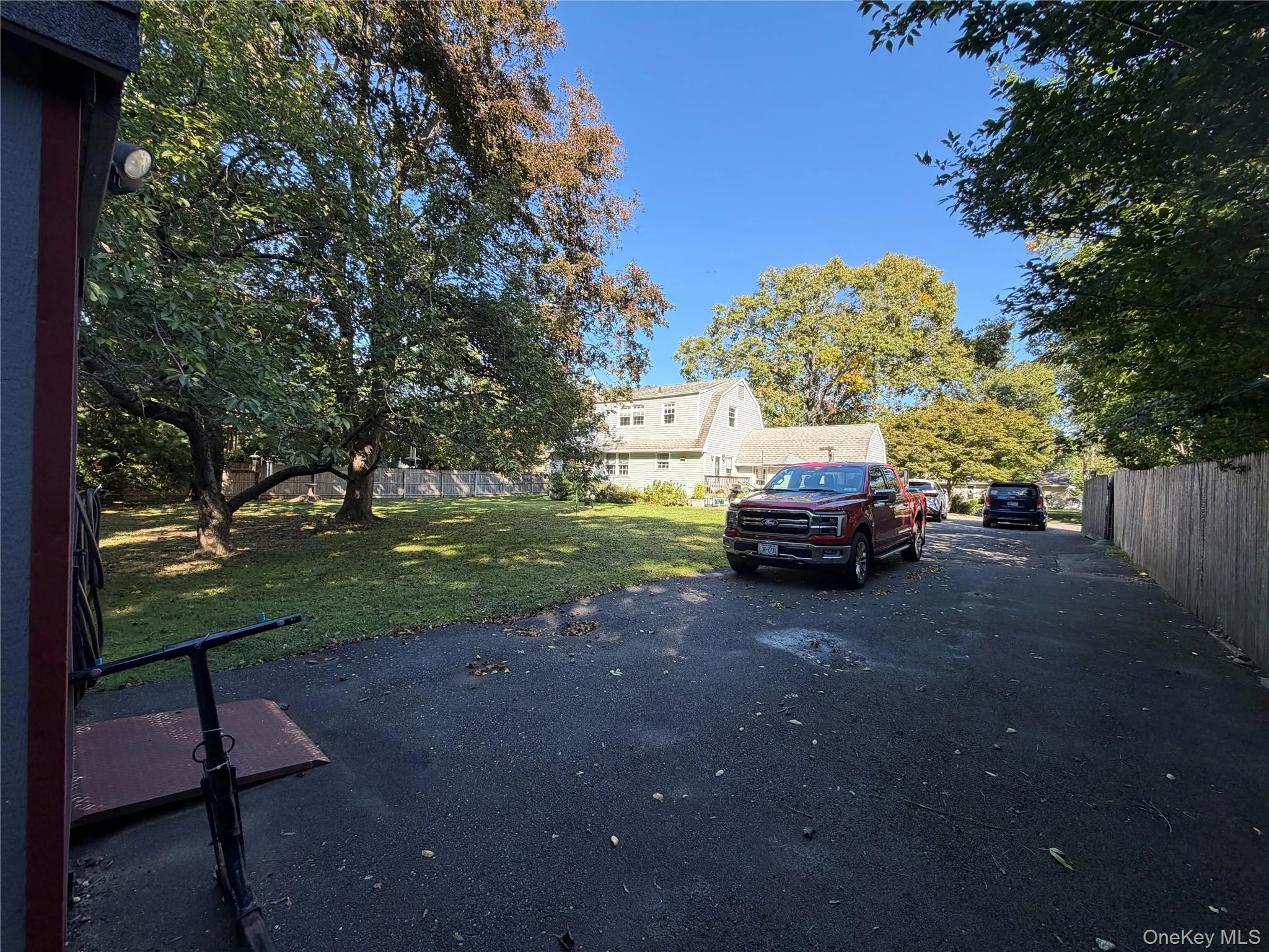 driveway lends to a full size motorhome, camper, trailer, work trailer, vans, driveway lends to a full size motorhome, camper, trailer, work trailer, vans,