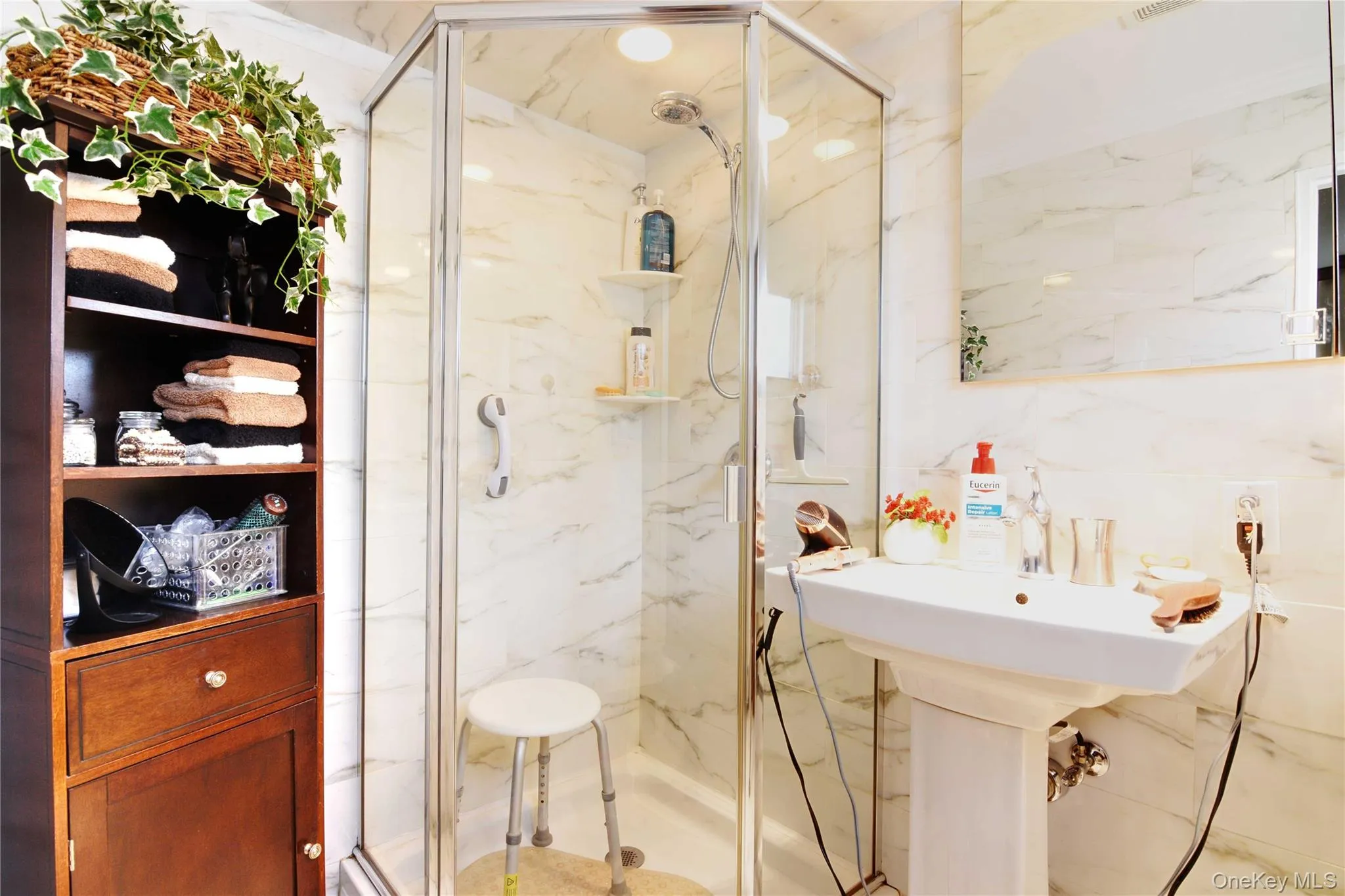 3758 Windsor Drive, Oyster Bay, NY, 3 Bedrooms Bedrooms, 8 Rooms Rooms,2 BathroomsBathrooms,Residential,For Rent,Windsor,0,1057391 3758 Windsor Drive, Oyster Bay, NY, 3 Bedrooms Bedrooms, 8 Rooms Rooms,2 BathroomsBathrooms,Residential,For Rent,Windsor,0,1057391