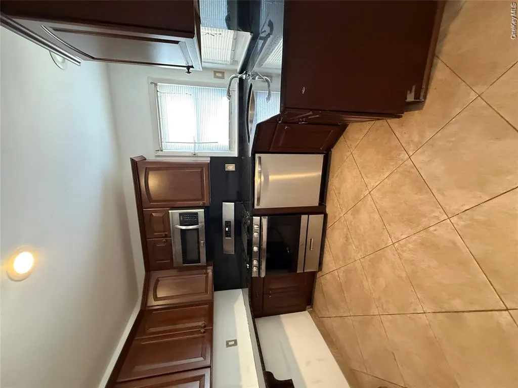 15 Maple Grove Street, North Hempstead, NY, 4 Bedrooms Bedrooms, 8 Rooms Rooms,2 BathroomsBathrooms,Residential,For Rent,Maple Grove,0,1057417 15 Maple Grove Street, North Hempstead, NY, 4 Bedrooms Bedrooms, 8 Rooms Rooms,2 BathroomsBathrooms,Residential,For Rent,Maple Grove,0,1057417