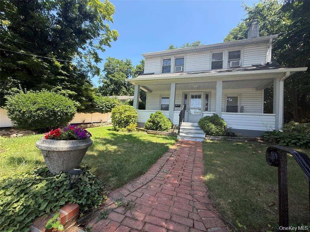 15 Maple Grove Street, North Hempstead, NY, 4 Bedrooms Bedrooms, 8 Rooms Rooms,2 BathroomsBathrooms,Residential,For Rent,Maple Grove,0,1057417 15 Maple Grove Street, North Hempstead, NY, 4 Bedrooms Bedrooms, 8 Rooms Rooms,2 BathroomsBathrooms,Residential,For Rent,Maple Grove,0,1057417