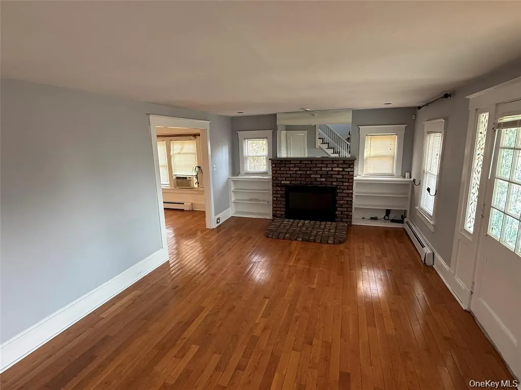 15 Maple Grove Street, North Hempstead, NY, 4 Bedrooms Bedrooms, 8 Rooms Rooms,2 BathroomsBathrooms,Residential,For Rent,Maple Grove,0,1057417 15 Maple Grove Street, North Hempstead, NY, 4 Bedrooms Bedrooms, 8 Rooms Rooms,2 BathroomsBathrooms,Residential,For Rent,Maple Grove,0,1057417