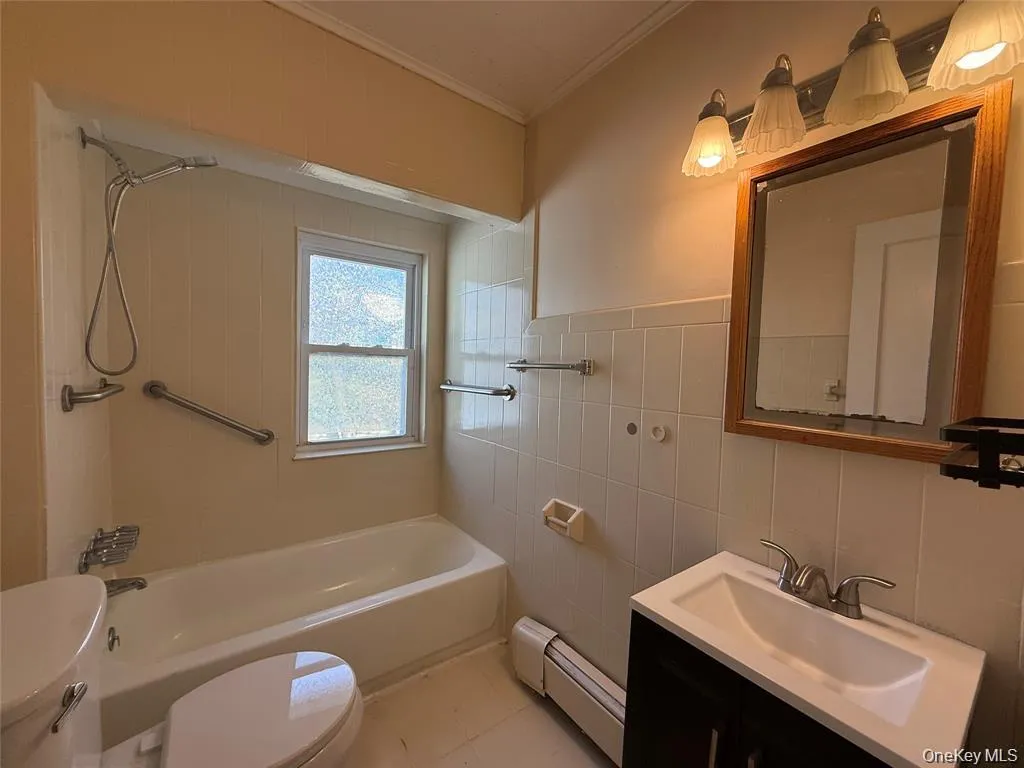 15 Maple Grove Street, North Hempstead, NY, 4 Bedrooms Bedrooms, 8 Rooms Rooms,2 BathroomsBathrooms,Residential,For Rent,Maple Grove,0,1057417 15 Maple Grove Street, North Hempstead, NY, 4 Bedrooms Bedrooms, 8 Rooms Rooms,2 BathroomsBathrooms,Residential,For Rent,Maple Grove,0,1057417