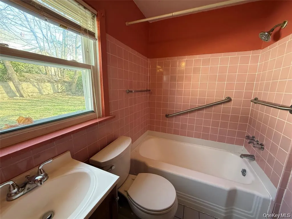 15 Maple Grove Street, North Hempstead, NY, 4 Bedrooms Bedrooms, 8 Rooms Rooms,2 BathroomsBathrooms,Residential,For Rent,Maple Grove,0,1057417 15 Maple Grove Street, North Hempstead, NY, 4 Bedrooms Bedrooms, 8 Rooms Rooms,2 BathroomsBathrooms,Residential,For Rent,Maple Grove,0,1057417