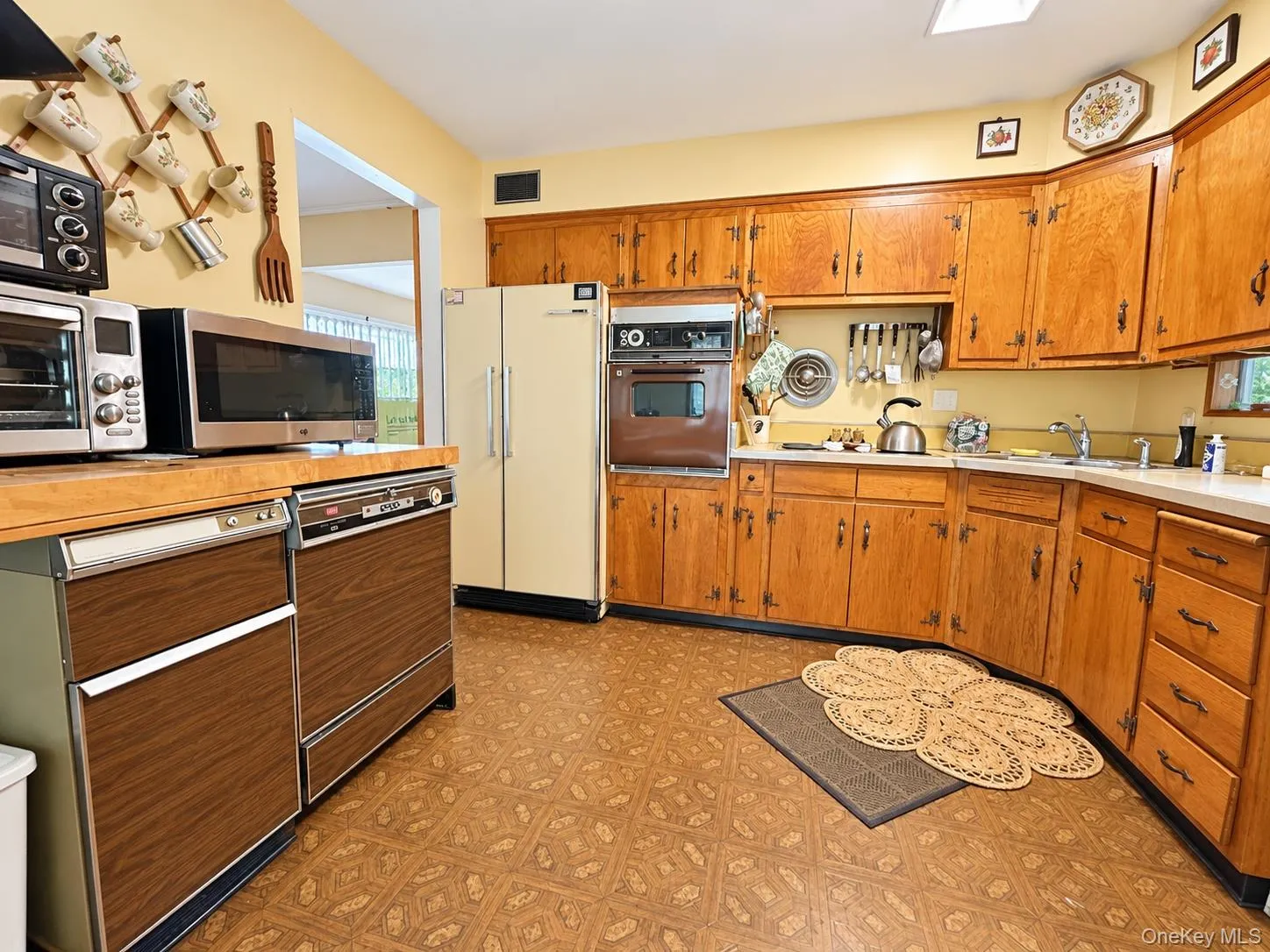 129 Village Line Road, Babylon, NY, 3 Bedrooms Bedrooms, 8 Rooms Rooms,1 BathroomBathrooms,Residential,For Rent,Village Line,0,1057418 129 Village Line Road, Babylon, NY, 3 Bedrooms Bedrooms, 8 Rooms Rooms,1 BathroomBathrooms,Residential,For Rent,Village Line,0,1057418
