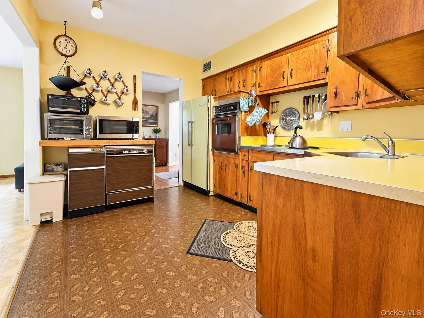 129 Village Line Road, Babylon, NY, 3 Bedrooms Bedrooms, 8 Rooms Rooms,1 BathroomBathrooms,Residential,For Rent,Village Line,0,1057418 129 Village Line Road, Babylon, NY, 3 Bedrooms Bedrooms, 8 Rooms Rooms,1 BathroomBathrooms,Residential,For Rent,Village Line,0,1057418