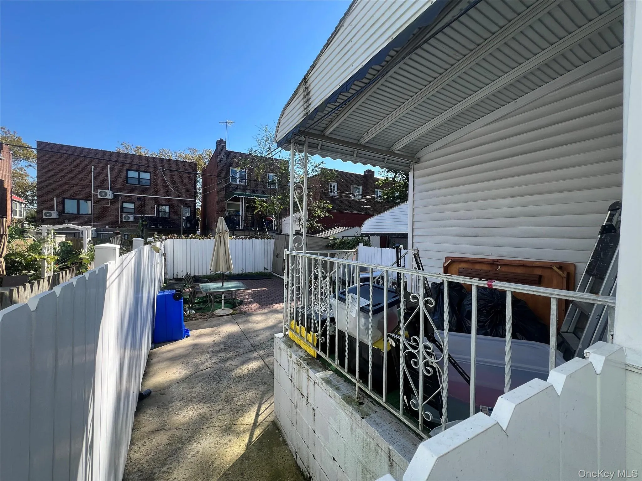Private Backyard & Outdoor fenced Space Private Backyard & Outdoor fenced Space