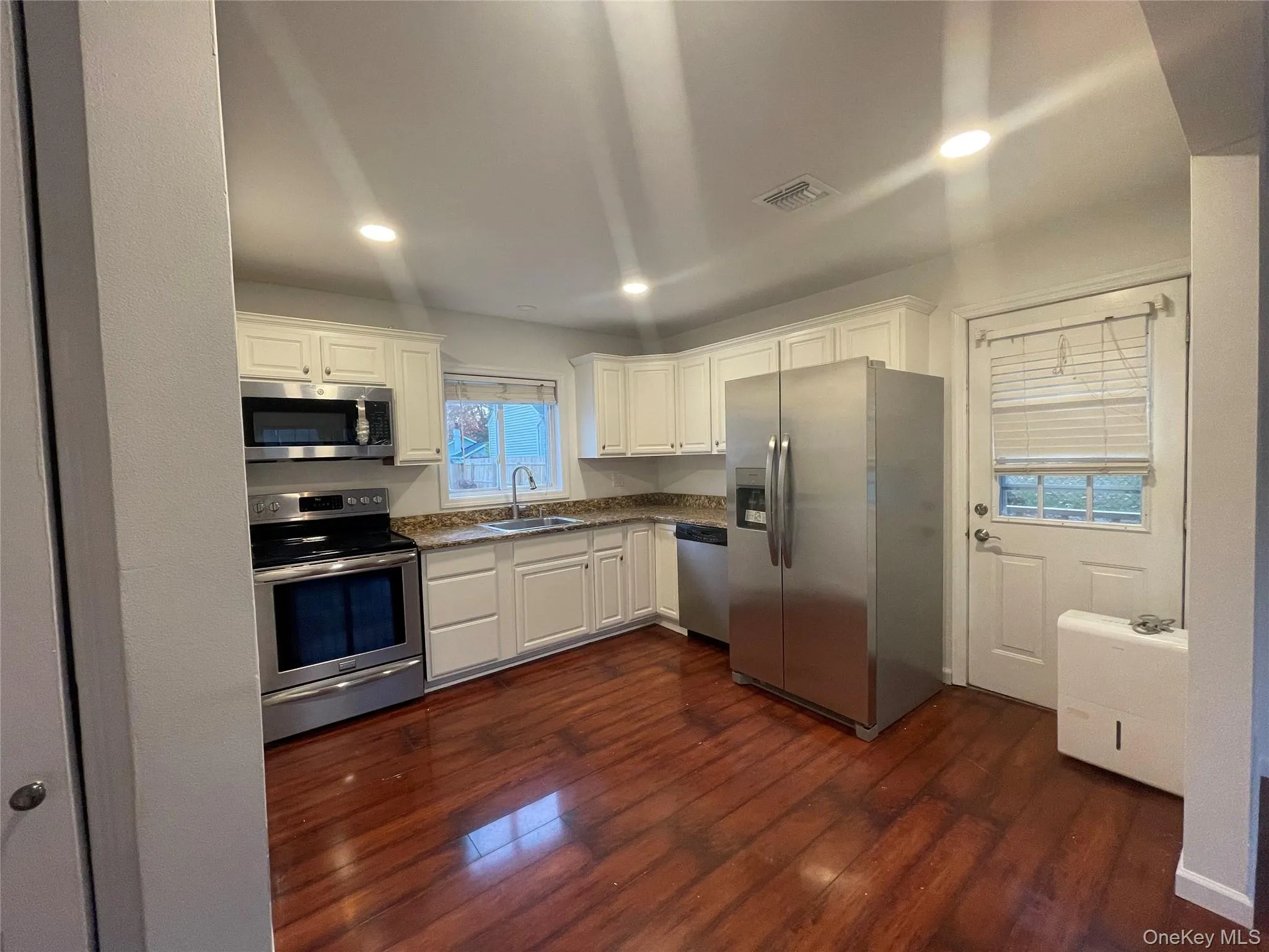 368 Ontario Street, Islip, NY, 4 Bedrooms Bedrooms, 9 Rooms Rooms,3 BathroomsBathrooms,Residential Lease,For Rent,Ontario,0,1057462 368 Ontario Street, Islip, NY, 4 Bedrooms Bedrooms, 9 Rooms Rooms,3 BathroomsBathrooms,Residential Lease,For Rent,Ontario,0,1057462