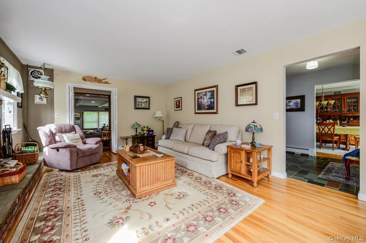 12 Knoll Crest, Brookhaven, NY, 4 Bedrooms Bedrooms, 9 Rooms Rooms,2 BathroomsBathrooms,Residential,For Rent,Knoll,0,1057467 12 Knoll Crest, Brookhaven, NY, 4 Bedrooms Bedrooms, 9 Rooms Rooms,2 BathroomsBathrooms,Residential,For Rent,Knoll,0,1057467