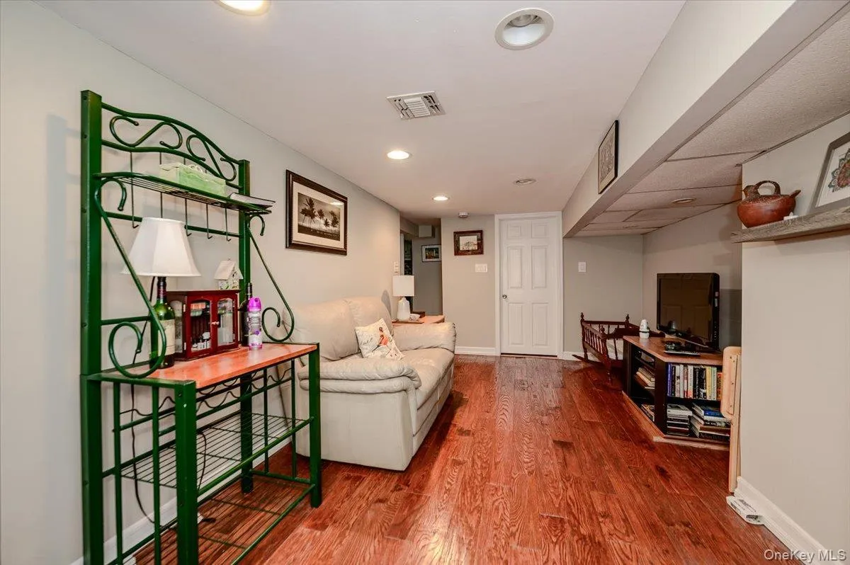 12 Knoll Crest, Brookhaven, NY, 4 Bedrooms Bedrooms, 9 Rooms Rooms,2 BathroomsBathrooms,Residential,For Rent,Knoll,0,1057467 12 Knoll Crest, Brookhaven, NY, 4 Bedrooms Bedrooms, 9 Rooms Rooms,2 BathroomsBathrooms,Residential,For Rent,Knoll,0,1057467