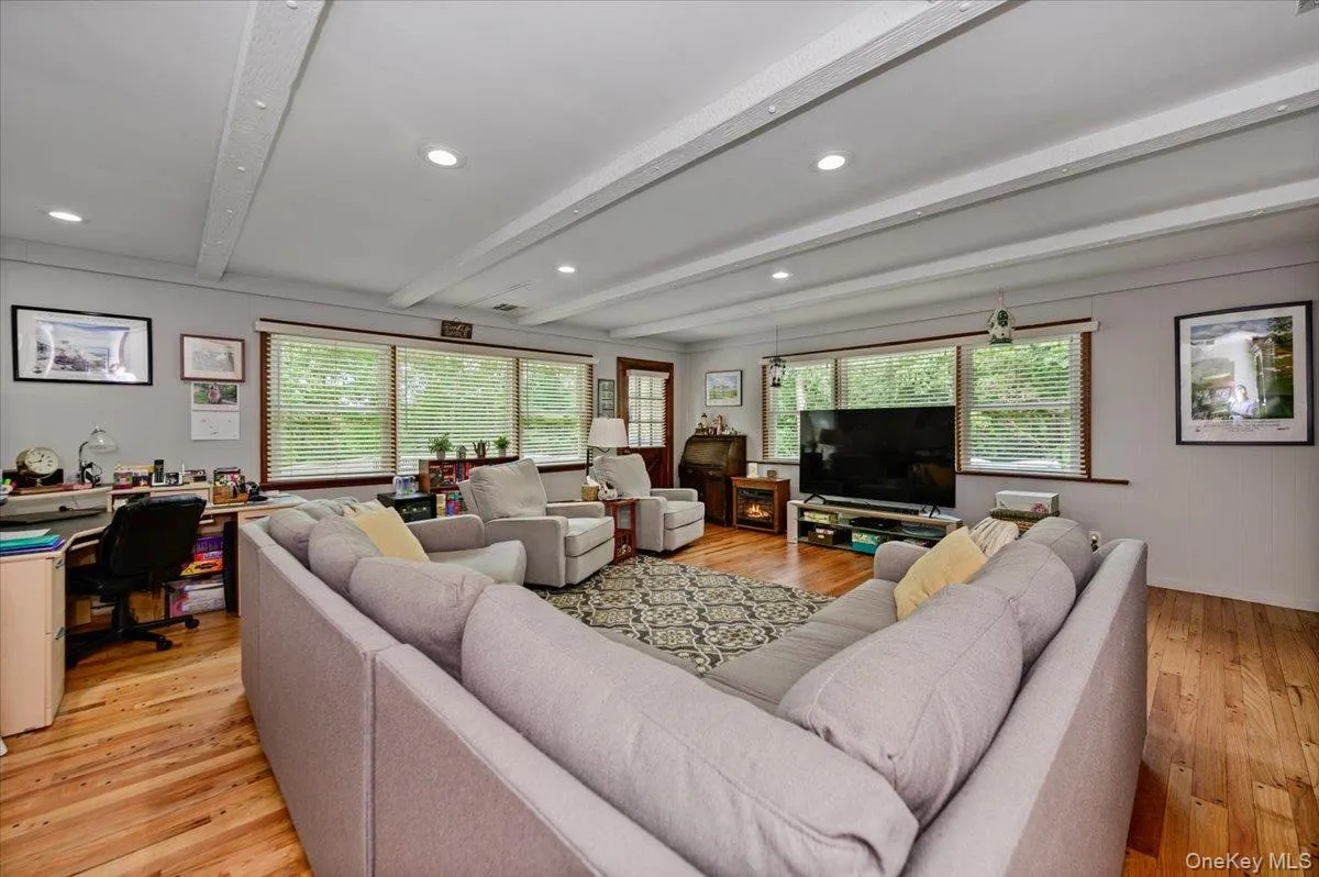 12 Knoll Crest, Brookhaven, NY, 4 Bedrooms Bedrooms, 9 Rooms Rooms,2 BathroomsBathrooms,Residential,For Rent,Knoll,0,1057467 12 Knoll Crest, Brookhaven, NY, 4 Bedrooms Bedrooms, 9 Rooms Rooms,2 BathroomsBathrooms,Residential,For Rent,Knoll,0,1057467