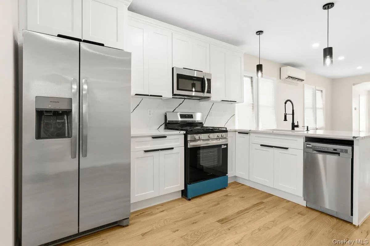 134-51 173rd Street, New York, NY, 3 Bedrooms Bedrooms, 7 Rooms Rooms,2 BathroomsBathrooms,Residential,For Rent,173rd,0,1057471 134-51 173rd Street, New York, NY, 3 Bedrooms Bedrooms, 7 Rooms Rooms,2 BathroomsBathrooms,Residential,For Rent,173rd,0,1057471