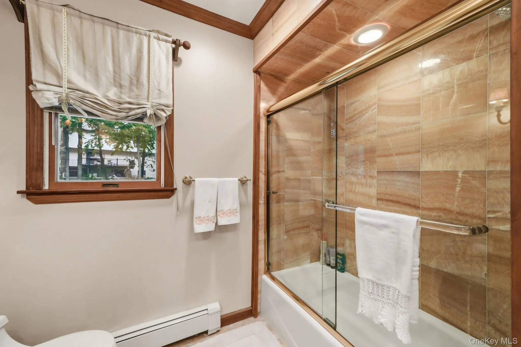 Tub with glass enclosure Tub with glass enclosure