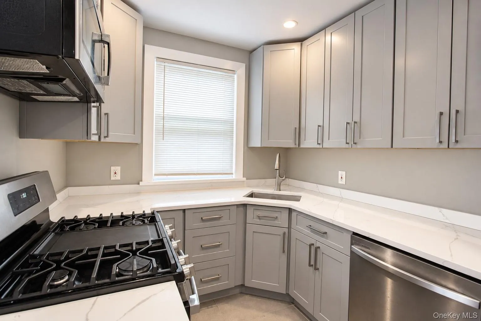 242 Broadway, Long Beach, NY, 2 Bedrooms Bedrooms, 4 Rooms Rooms,1 BathroomBathrooms,Residential Lease,For Rent,Broadway,0,1057474 242 Broadway, Long Beach, NY, 2 Bedrooms Bedrooms, 4 Rooms Rooms,1 BathroomBathrooms,Residential Lease,For Rent,Broadway,0,1057474