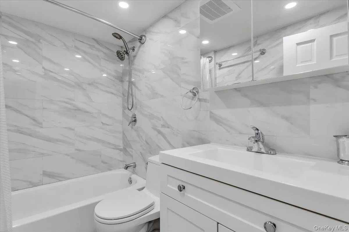 21 Buttonwood Drive, Huntington, NY, 6 Bedrooms Bedrooms, 11 Rooms Rooms,3 BathroomsBathrooms,Residential,For Rent,Buttonwood,0,1057484 21 Buttonwood Drive, Huntington, NY, 6 Bedrooms Bedrooms, 11 Rooms Rooms,3 BathroomsBathrooms,Residential,For Rent,Buttonwood,0,1057484