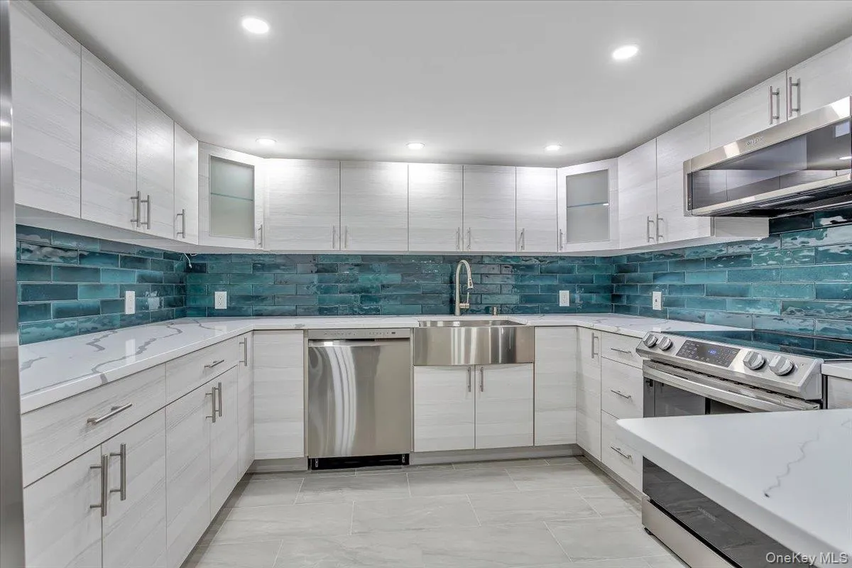 21 Buttonwood Drive, Huntington, NY, 6 Bedrooms Bedrooms, 11 Rooms Rooms,3 BathroomsBathrooms,Residential,For Rent,Buttonwood,0,1057484 21 Buttonwood Drive, Huntington, NY, 6 Bedrooms Bedrooms, 11 Rooms Rooms,3 BathroomsBathrooms,Residential,For Rent,Buttonwood,0,1057484
