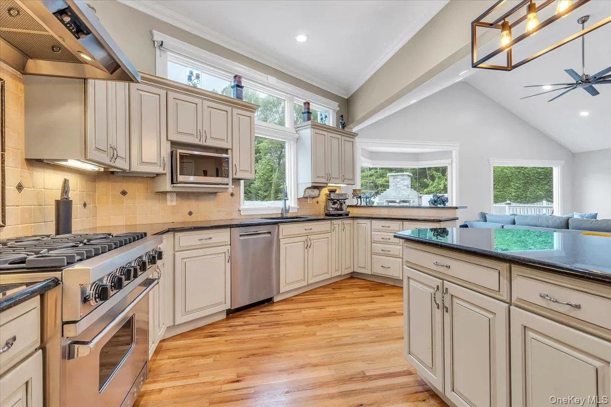 21 Buttonwood Drive, Huntington, NY, 6 Bedrooms Bedrooms, 11 Rooms Rooms,3 BathroomsBathrooms,Residential,For Rent,Buttonwood,0,1057484 21 Buttonwood Drive, Huntington, NY, 6 Bedrooms Bedrooms, 11 Rooms Rooms,3 BathroomsBathrooms,Residential,For Rent,Buttonwood,0,1057484