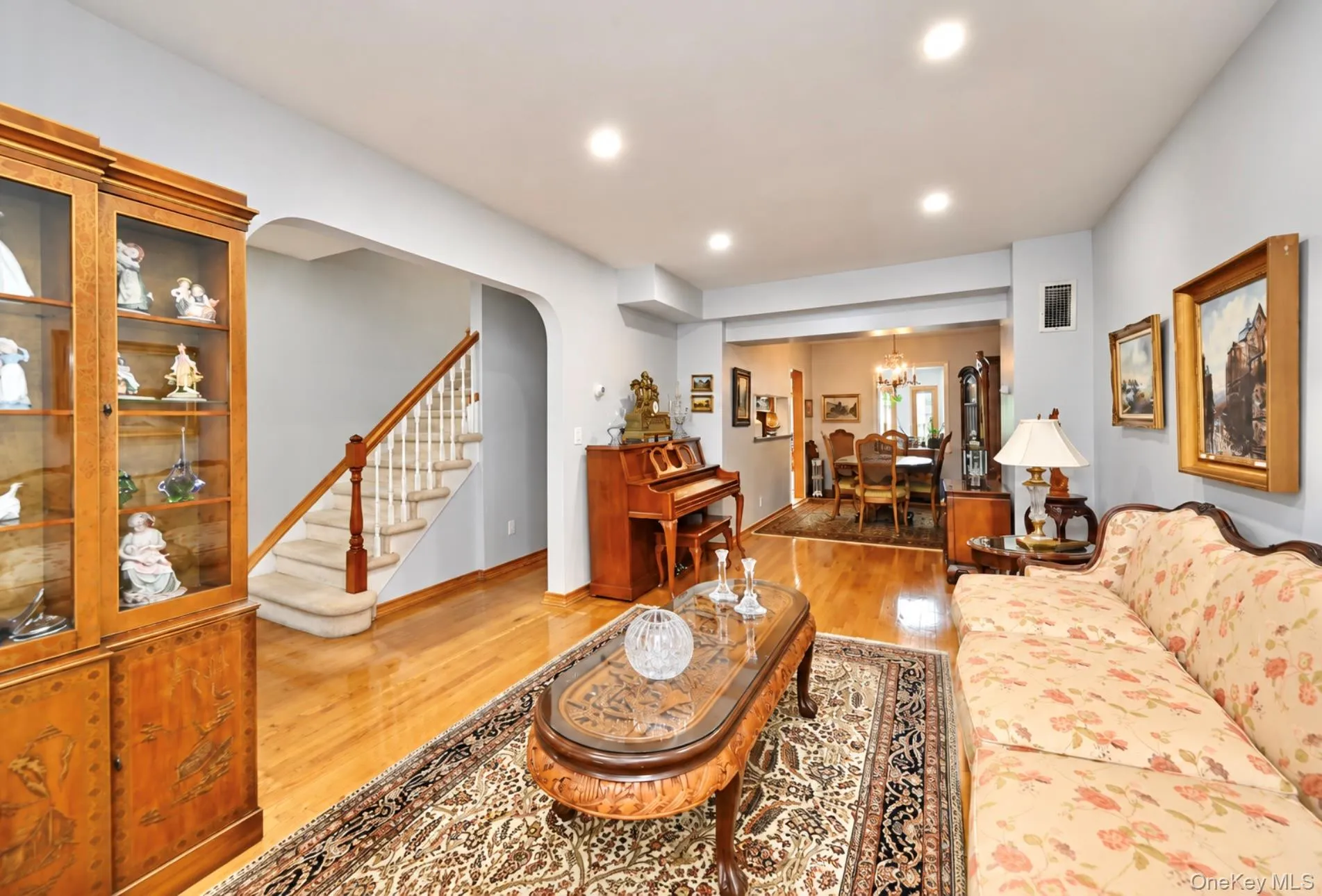 53-31 210th Street, New York, NY, 3 Bedrooms Bedrooms, 10 Rooms Rooms,2 BathroomsBathrooms,Residential,For Rent,210th,0,1057498 53-31 210th Street, New York, NY, 3 Bedrooms Bedrooms, 10 Rooms Rooms,2 BathroomsBathrooms,Residential,For Rent,210th,0,1057498