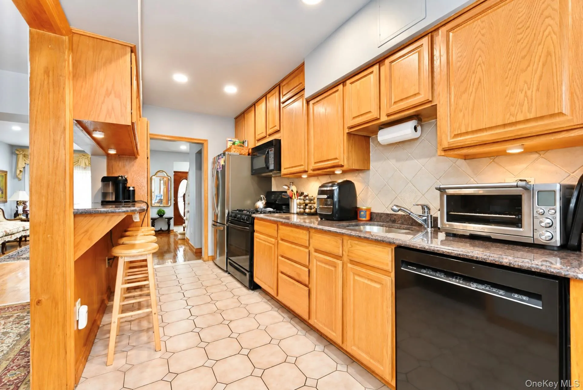 53-31 210th Street, New York, NY, 3 Bedrooms Bedrooms, 10 Rooms Rooms,2 BathroomsBathrooms,Residential,For Rent,210th,0,1057498 53-31 210th Street, New York, NY, 3 Bedrooms Bedrooms, 10 Rooms Rooms,2 BathroomsBathrooms,Residential,For Rent,210th,0,1057498