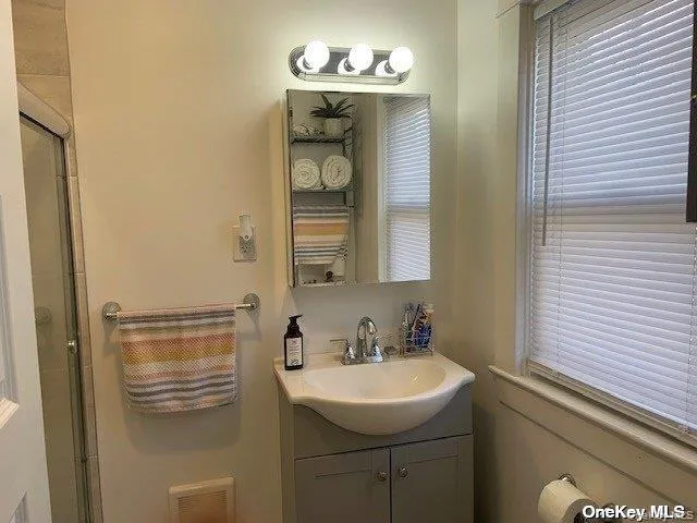 Full Bath Full Bath