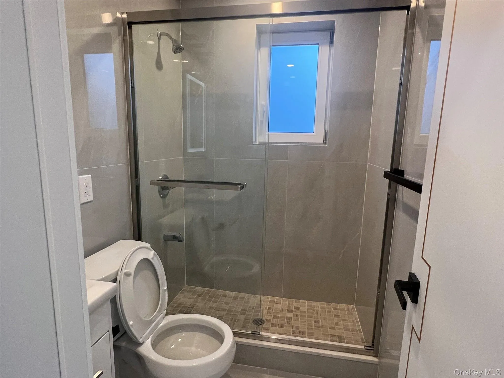 160-31 73rd Avenue, New York, NY, 3 Bedrooms Bedrooms, 6 Rooms Rooms,2 BathroomsBathrooms,Residential Lease,For Rent,73rd,0,1057510 160-31 73rd Avenue, New York, NY, 3 Bedrooms Bedrooms, 6 Rooms Rooms,2 BathroomsBathrooms,Residential Lease,For Rent,73rd,0,1057510