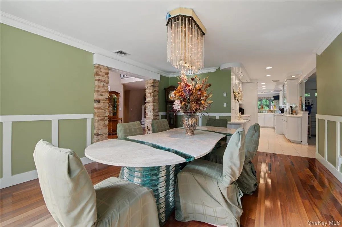 7 Faulkner Lane, Huntington, NY, 5 Bedrooms Bedrooms, 11 Rooms Rooms,3 BathroomsBathrooms,Residential,For Rent,Faulkner,0,1057535 7 Faulkner Lane, Huntington, NY, 5 Bedrooms Bedrooms, 11 Rooms Rooms,3 BathroomsBathrooms,Residential,For Rent,Faulkner,0,1057535