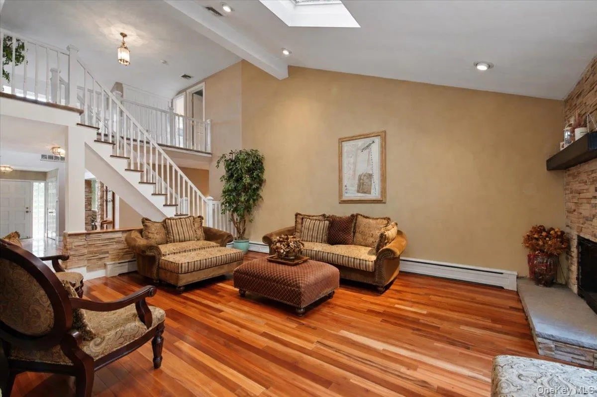 7 Faulkner Lane, Huntington, NY, 5 Bedrooms Bedrooms, 11 Rooms Rooms,3 BathroomsBathrooms,Residential,For Rent,Faulkner,0,1057535 7 Faulkner Lane, Huntington, NY, 5 Bedrooms Bedrooms, 11 Rooms Rooms,3 BathroomsBathrooms,Residential,For Rent,Faulkner,0,1057535
