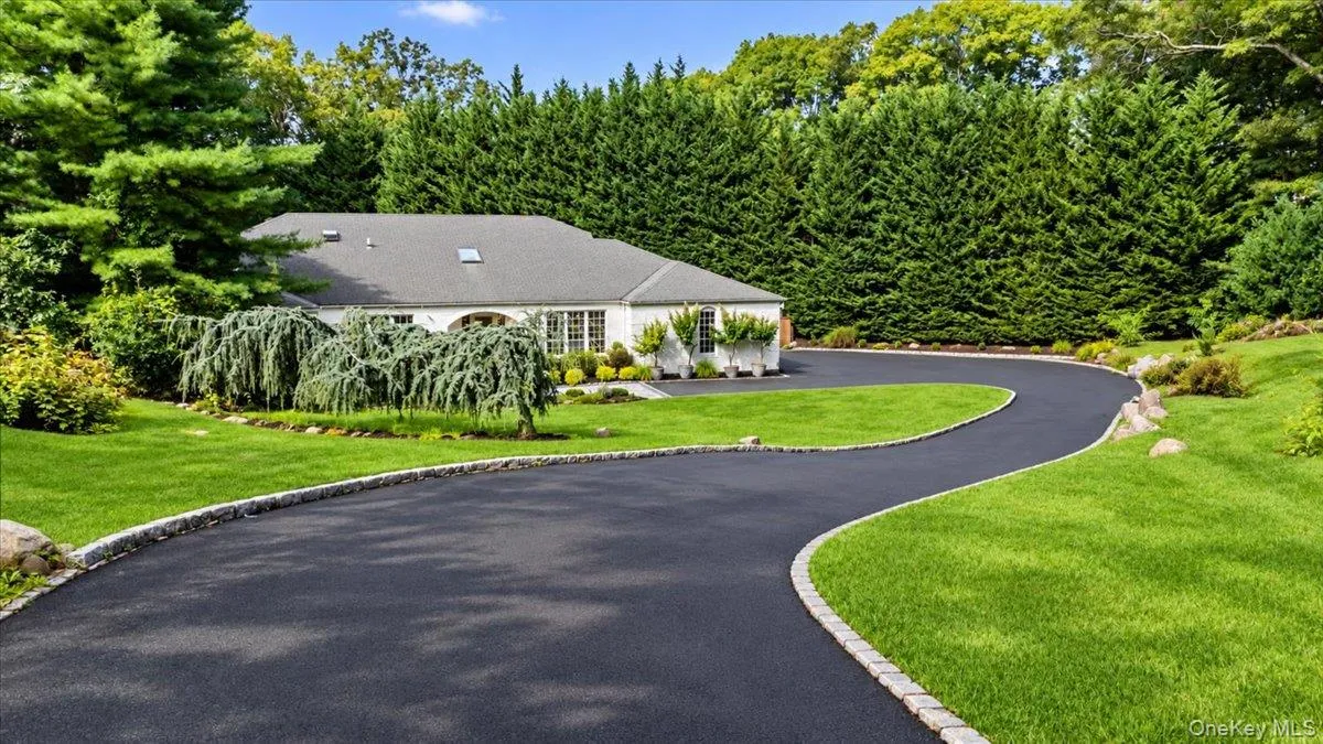 7 Faulkner Lane, Huntington, NY, 5 Bedrooms Bedrooms, 11 Rooms Rooms,3 BathroomsBathrooms,Residential,For Rent,Faulkner,0,1057535 7 Faulkner Lane, Huntington, NY, 5 Bedrooms Bedrooms, 11 Rooms Rooms,3 BathroomsBathrooms,Residential,For Rent,Faulkner,0,1057535