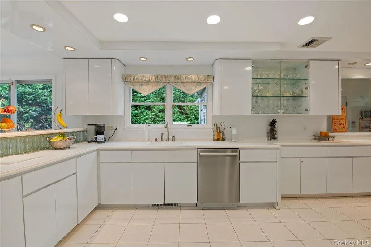 7 Faulkner Lane, Huntington, NY, 5 Bedrooms Bedrooms, 11 Rooms Rooms,3 BathroomsBathrooms,Residential,For Rent,Faulkner,0,1057535 7 Faulkner Lane, Huntington, NY, 5 Bedrooms Bedrooms, 11 Rooms Rooms,3 BathroomsBathrooms,Residential,For Rent,Faulkner,0,1057535