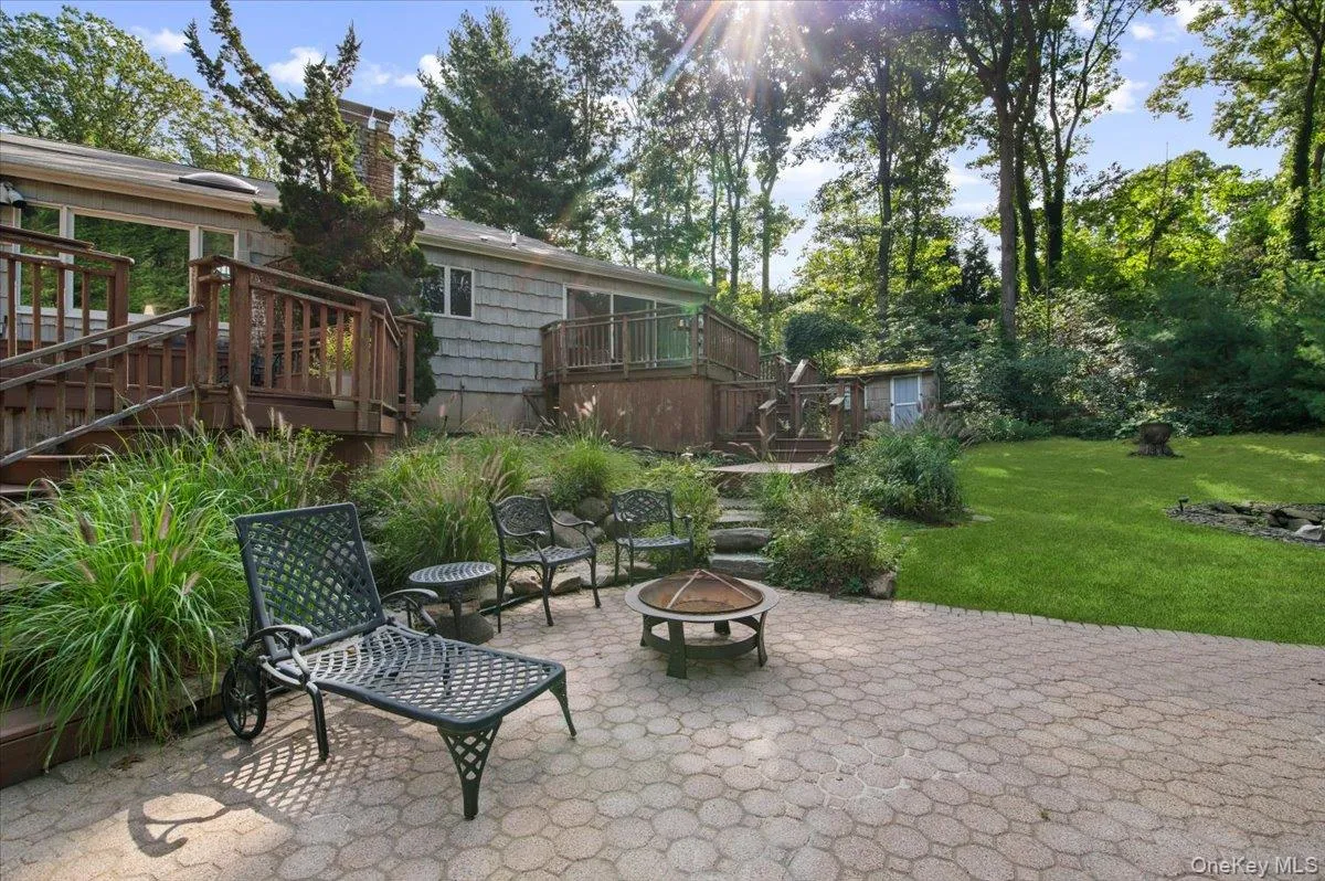 7 Faulkner Lane, Huntington, NY, 5 Bedrooms Bedrooms, 11 Rooms Rooms,3 BathroomsBathrooms,Residential,For Rent,Faulkner,0,1057535 7 Faulkner Lane, Huntington, NY, 5 Bedrooms Bedrooms, 11 Rooms Rooms,3 BathroomsBathrooms,Residential,For Rent,Faulkner,0,1057535