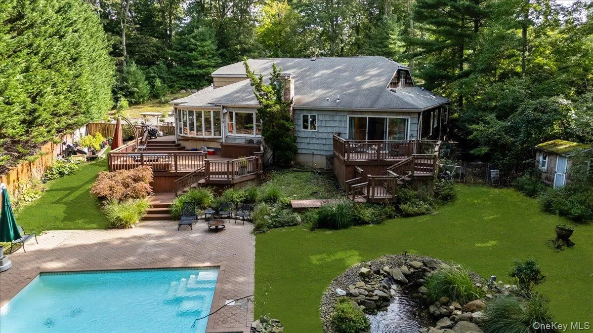 7 Faulkner Lane, Huntington, NY, 5 Bedrooms Bedrooms, 11 Rooms Rooms,3 BathroomsBathrooms,Residential,For Rent,Faulkner,0,1057535 7 Faulkner Lane, Huntington, NY, 5 Bedrooms Bedrooms, 11 Rooms Rooms,3 BathroomsBathrooms,Residential,For Rent,Faulkner,0,1057535