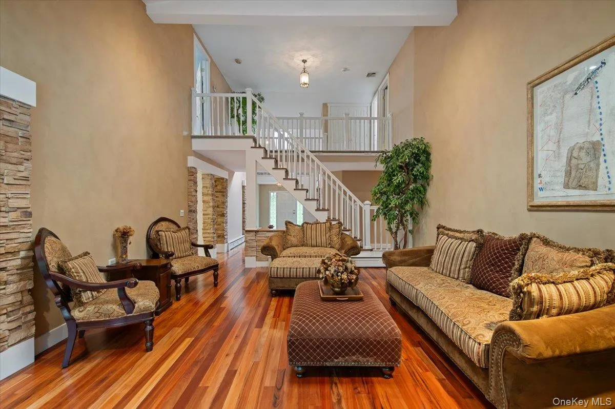 7 Faulkner Lane, Huntington, NY, 5 Bedrooms Bedrooms, 11 Rooms Rooms,3 BathroomsBathrooms,Residential,For Rent,Faulkner,0,1057535 7 Faulkner Lane, Huntington, NY, 5 Bedrooms Bedrooms, 11 Rooms Rooms,3 BathroomsBathrooms,Residential,For Rent,Faulkner,0,1057535
