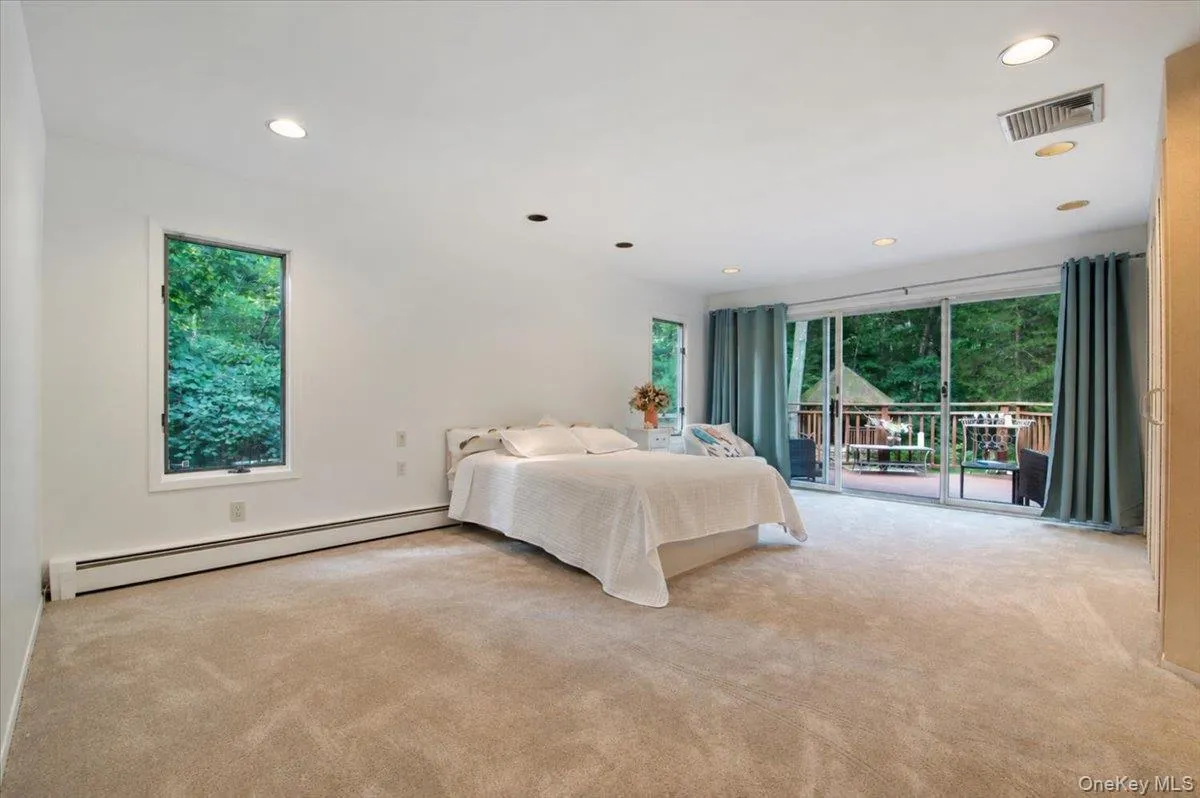 7 Faulkner Lane, Huntington, NY, 5 Bedrooms Bedrooms, 11 Rooms Rooms,3 BathroomsBathrooms,Residential,For Rent,Faulkner,0,1057535 7 Faulkner Lane, Huntington, NY, 5 Bedrooms Bedrooms, 11 Rooms Rooms,3 BathroomsBathrooms,Residential,For Rent,Faulkner,0,1057535