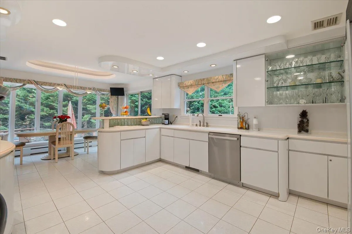 7 Faulkner Lane, Huntington, NY, 5 Bedrooms Bedrooms, 11 Rooms Rooms,3 BathroomsBathrooms,Residential,For Rent,Faulkner,0,1057535 7 Faulkner Lane, Huntington, NY, 5 Bedrooms Bedrooms, 11 Rooms Rooms,3 BathroomsBathrooms,Residential,For Rent,Faulkner,0,1057535
