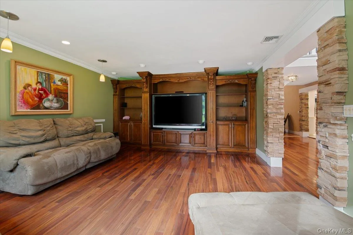 7 Faulkner Lane, Huntington, NY, 5 Bedrooms Bedrooms, 11 Rooms Rooms,3 BathroomsBathrooms,Residential,For Rent,Faulkner,0,1057535 7 Faulkner Lane, Huntington, NY, 5 Bedrooms Bedrooms, 11 Rooms Rooms,3 BathroomsBathrooms,Residential,For Rent,Faulkner,0,1057535