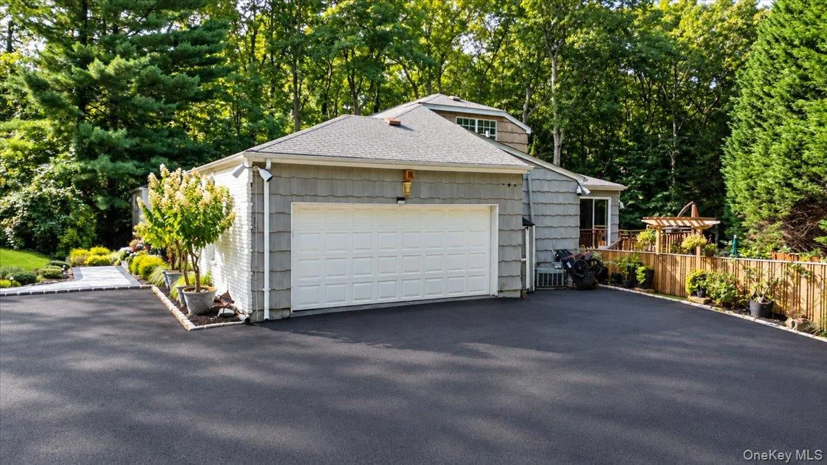 7 Faulkner Lane, Huntington, NY, 5 Bedrooms Bedrooms, 11 Rooms Rooms,3 BathroomsBathrooms,Residential,For Rent,Faulkner,0,1057535 7 Faulkner Lane, Huntington, NY, 5 Bedrooms Bedrooms, 11 Rooms Rooms,3 BathroomsBathrooms,Residential,For Rent,Faulkner,0,1057535
