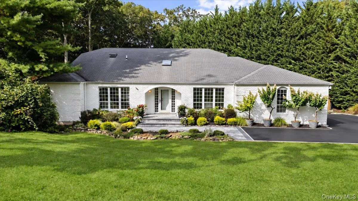 7 Faulkner Lane, Huntington, NY, 5 Bedrooms Bedrooms, 11 Rooms Rooms,3 BathroomsBathrooms,Residential,For Rent,Faulkner,0,1057535 7 Faulkner Lane, Huntington, NY, 5 Bedrooms Bedrooms, 11 Rooms Rooms,3 BathroomsBathrooms,Residential,For Rent,Faulkner,0,1057535