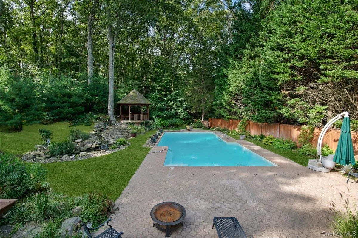 7 Faulkner Lane, Huntington, NY, 5 Bedrooms Bedrooms, 11 Rooms Rooms,3 BathroomsBathrooms,Residential,For Rent,Faulkner,0,1057535 7 Faulkner Lane, Huntington, NY, 5 Bedrooms Bedrooms, 11 Rooms Rooms,3 BathroomsBathrooms,Residential,For Rent,Faulkner,0,1057535