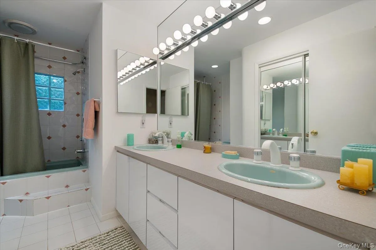 7 Faulkner Lane, Huntington, NY, 5 Bedrooms Bedrooms, 11 Rooms Rooms,3 BathroomsBathrooms,Residential,For Rent,Faulkner,0,1057535 7 Faulkner Lane, Huntington, NY, 5 Bedrooms Bedrooms, 11 Rooms Rooms,3 BathroomsBathrooms,Residential,For Rent,Faulkner,0,1057535
