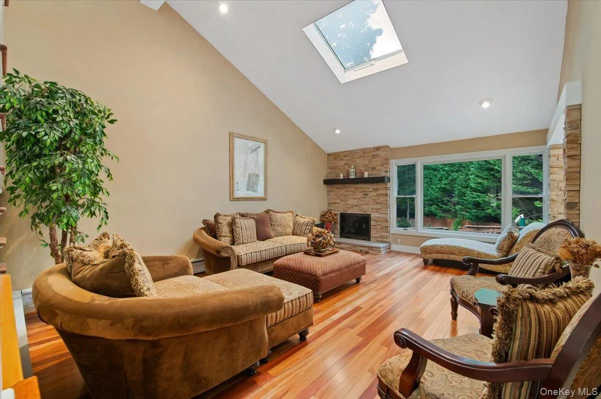 7 Faulkner Lane, Huntington, NY, 5 Bedrooms Bedrooms, 11 Rooms Rooms,3 BathroomsBathrooms,Residential,For Rent,Faulkner,0,1057535 7 Faulkner Lane, Huntington, NY, 5 Bedrooms Bedrooms, 11 Rooms Rooms,3 BathroomsBathrooms,Residential,For Rent,Faulkner,0,1057535