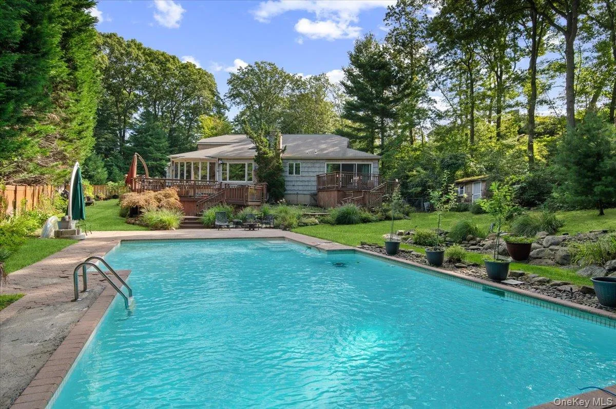7 Faulkner Lane, Huntington, NY, 5 Bedrooms Bedrooms, 11 Rooms Rooms,3 BathroomsBathrooms,Residential,For Rent,Faulkner,0,1057535 7 Faulkner Lane, Huntington, NY, 5 Bedrooms Bedrooms, 11 Rooms Rooms,3 BathroomsBathrooms,Residential,For Rent,Faulkner,0,1057535