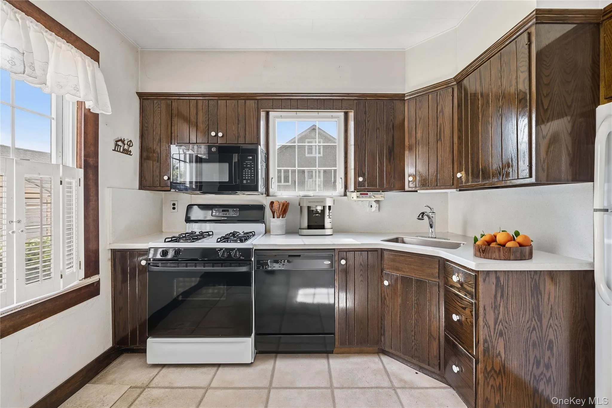 135 Fairfield Avenue, North Hempstead, NY, 4 Bedrooms Bedrooms, 8 Rooms Rooms,2 BathroomsBathrooms,Residential,For Rent,Fairfield,0,1057563 135 Fairfield Avenue, North Hempstead, NY, 4 Bedrooms Bedrooms, 8 Rooms Rooms,2 BathroomsBathrooms,Residential,For Rent,Fairfield,0,1057563