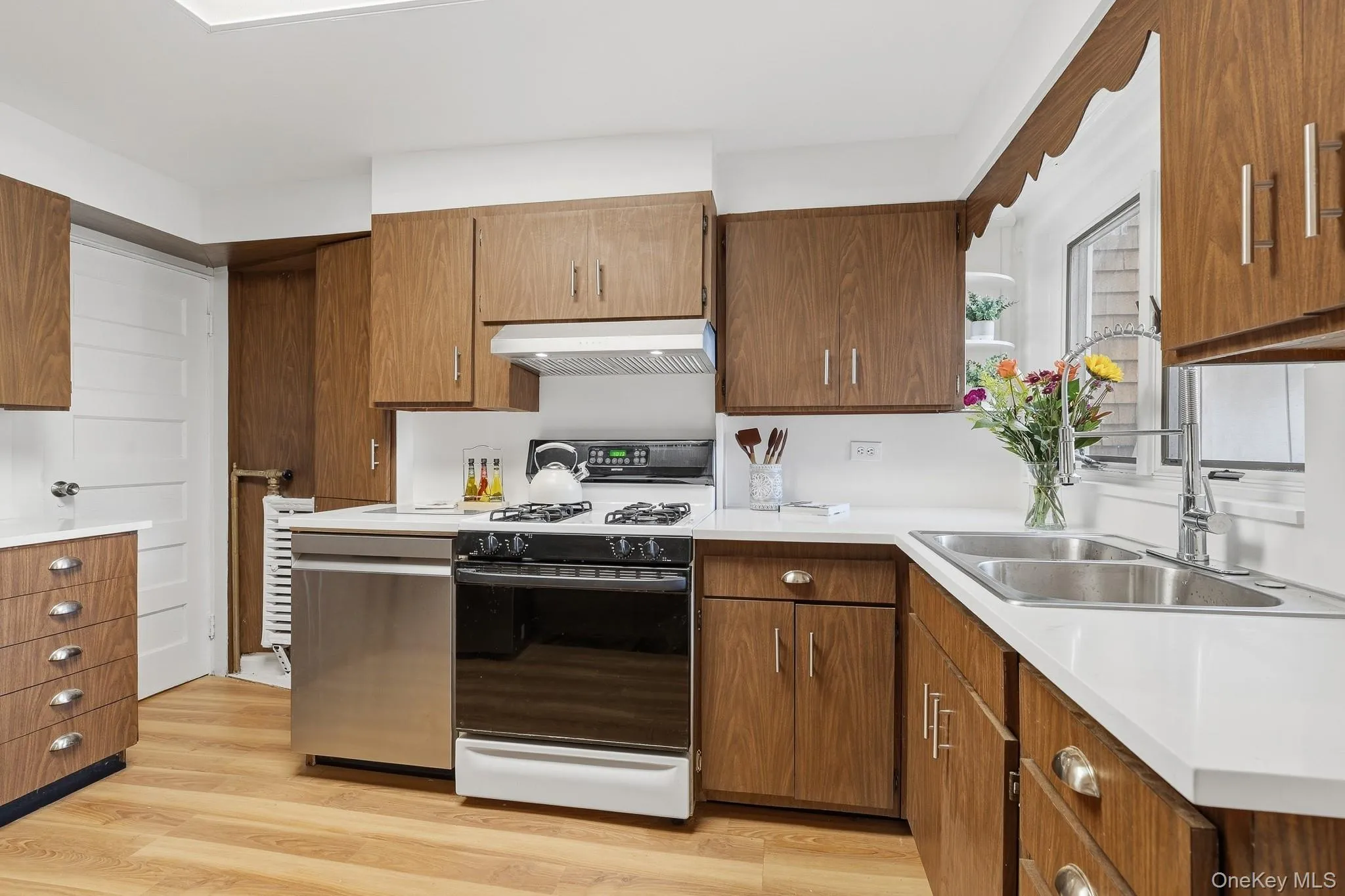 82 Quinby Avenue, White Plains, NY, 4 Bedroom Bedrooms, 9 Room Rooms,2 BathroomBathrooms,Residential Lease,For Rent,Quinby,0,1057566 82 Quinby Avenue, White Plains, NY, 4 Bedroom Bedrooms, 9 Room Rooms,2 BathroomBathrooms,Residential Lease,For Rent,Quinby,0,1057566