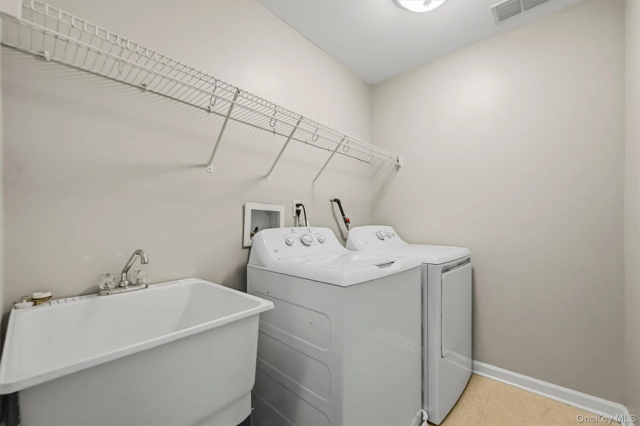 24 Ford Court, Monroe, NY, 3 Bedroom Bedrooms, 7 Room Rooms,2 BathroomBathrooms,Residential Lease,For Rent,Ford,0,1057568 24 Ford Court, Monroe, NY, 3 Bedroom Bedrooms, 7 Room Rooms,2 BathroomBathrooms,Residential Lease,For Rent,Ford,0,1057568