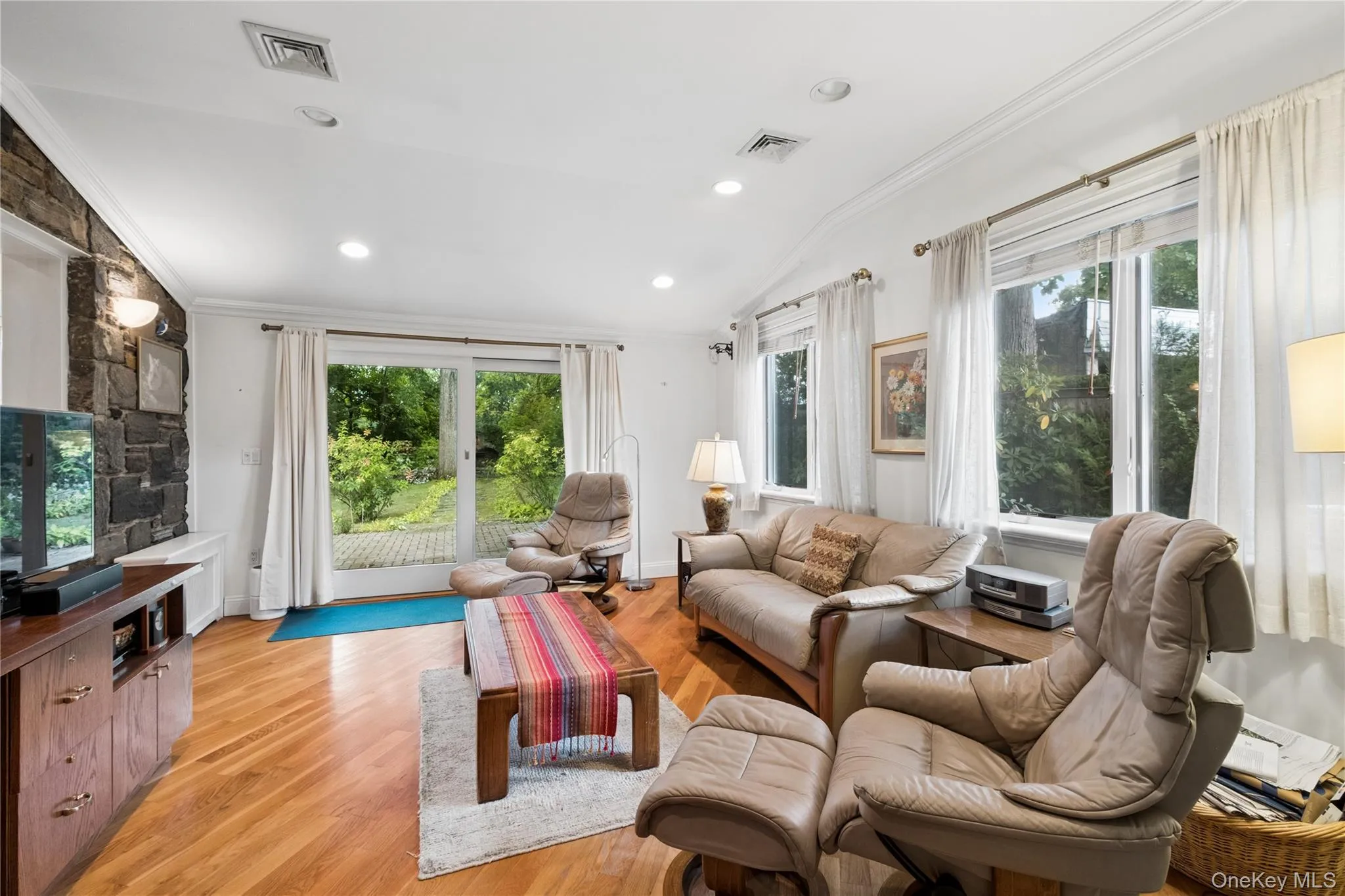 24 (aka 28) Ritchie Drive, Yonkers, NY, 3 Bedrooms Bedrooms, 7 Rooms Rooms,2 BathroomsBathrooms,Residential,For Rent,Ritchie,0,1057572 24 (aka 28) Ritchie Drive, Yonkers, NY, 3 Bedrooms Bedrooms, 7 Rooms Rooms,2 BathroomsBathrooms,Residential,For Rent,Ritchie,0,1057572
